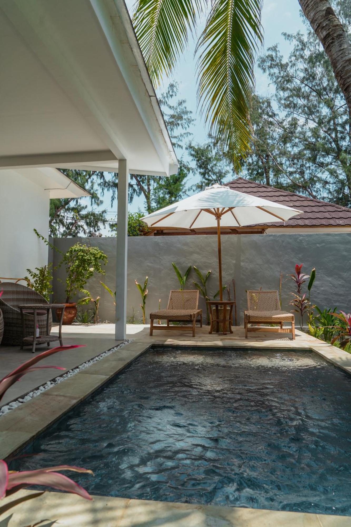 Sunscape Villa - Beachfront And Private Pool 吉利阿尔 外观 照片