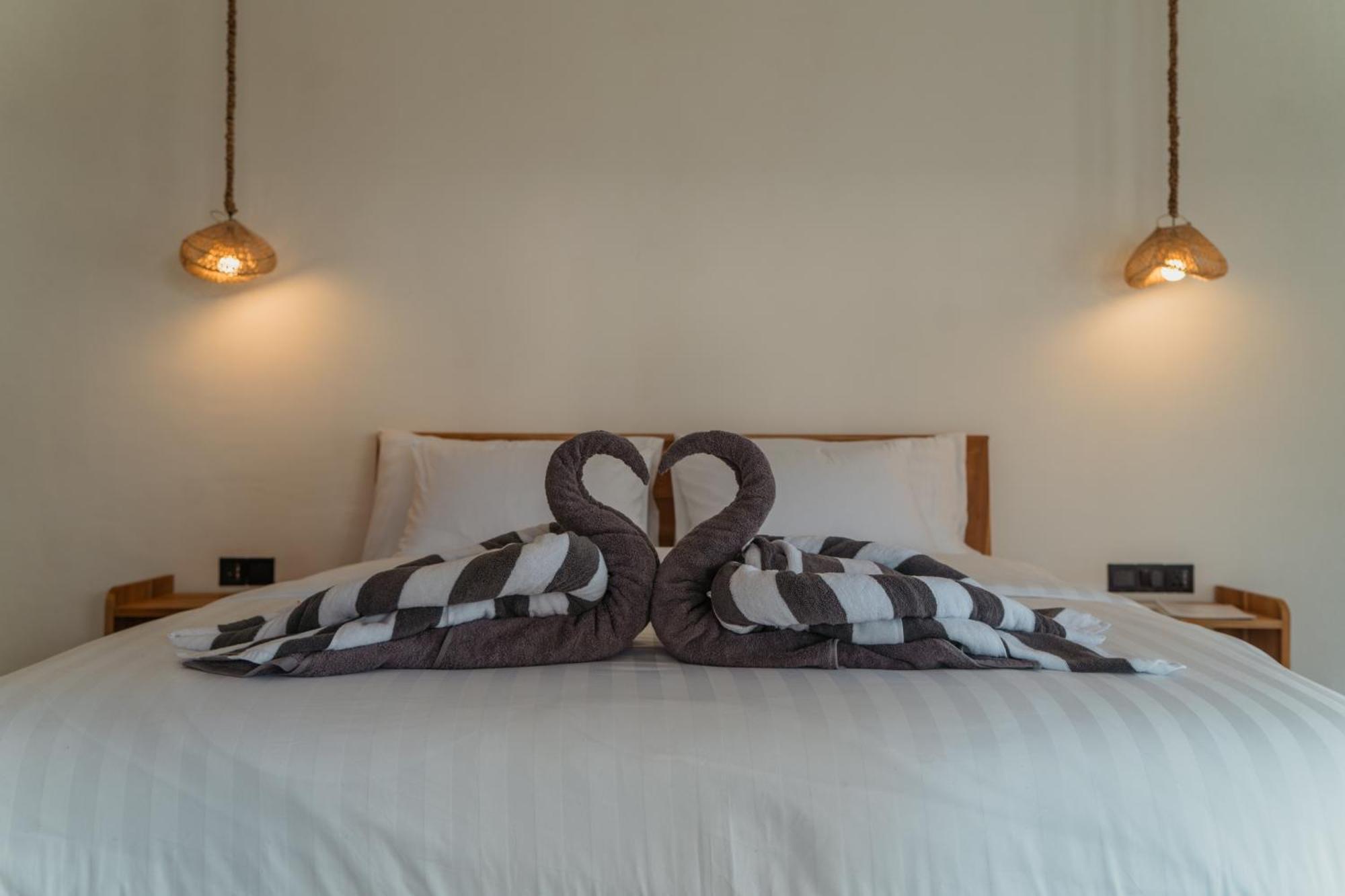 Sunscape Villa - Beachfront And Private Pool 吉利阿尔 外观 照片