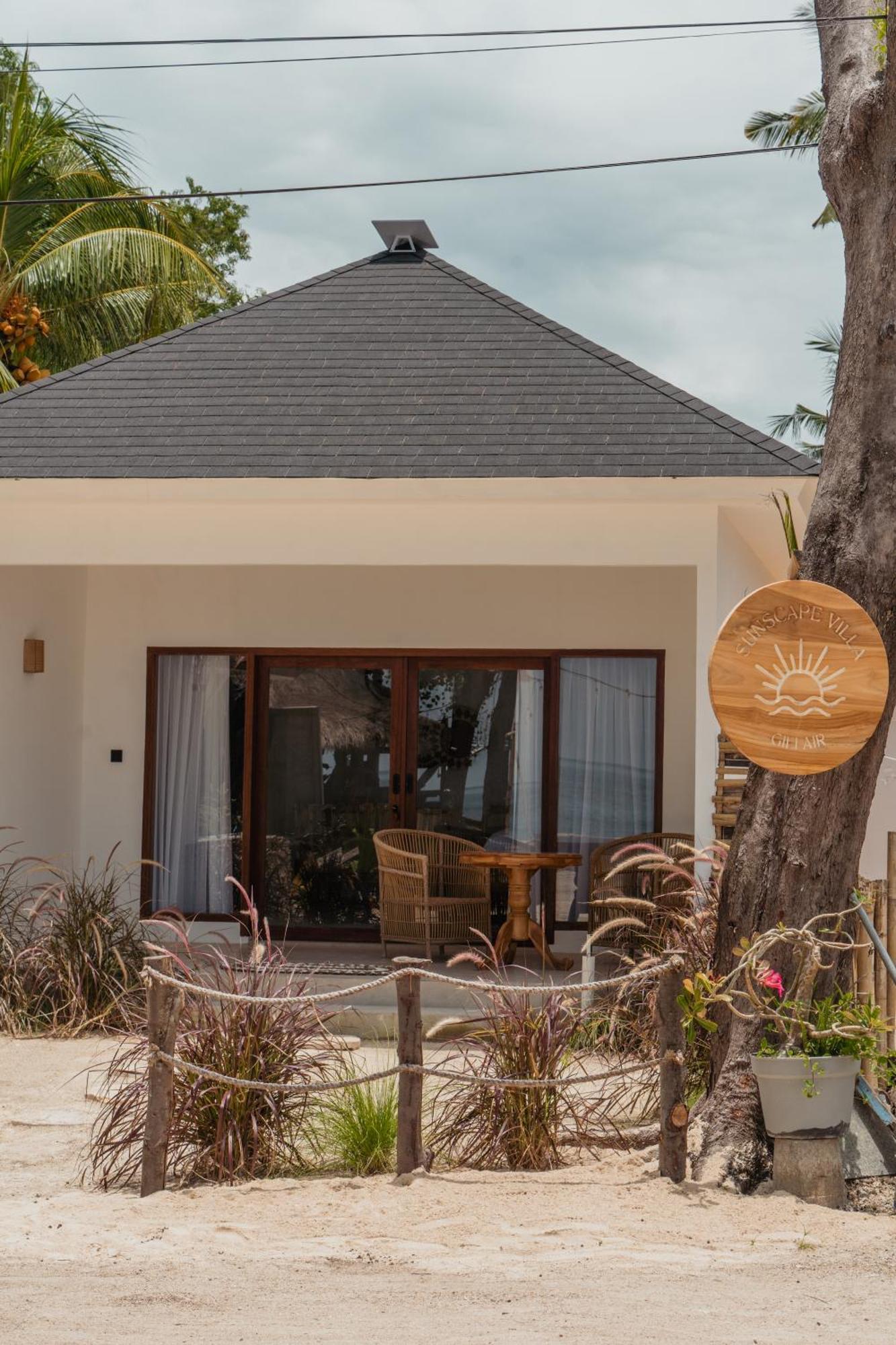 Sunscape Villa - Beachfront And Private Pool 吉利阿尔 外观 照片