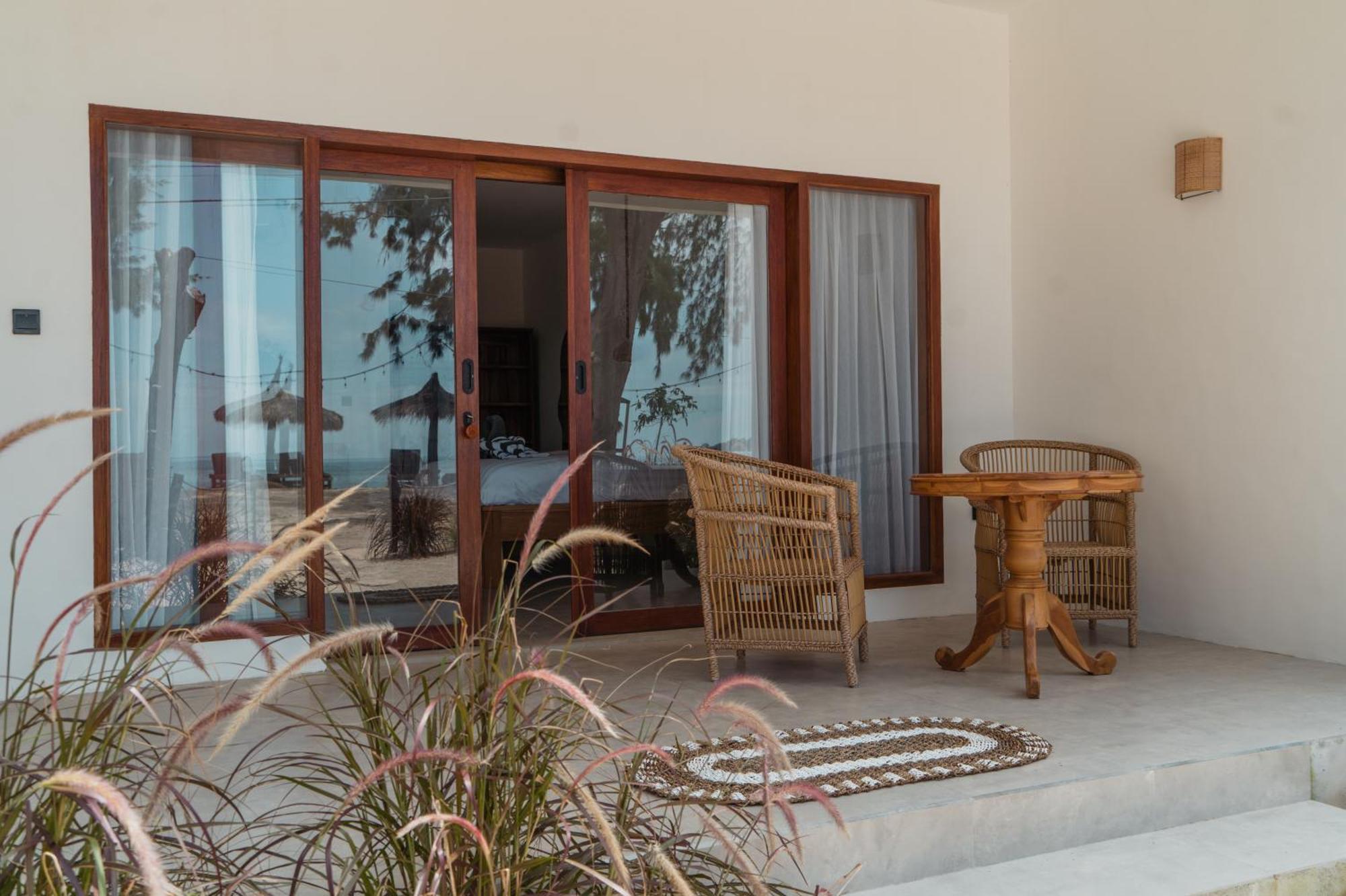 Sunscape Villa - Beachfront And Private Pool 吉利阿尔 外观 照片