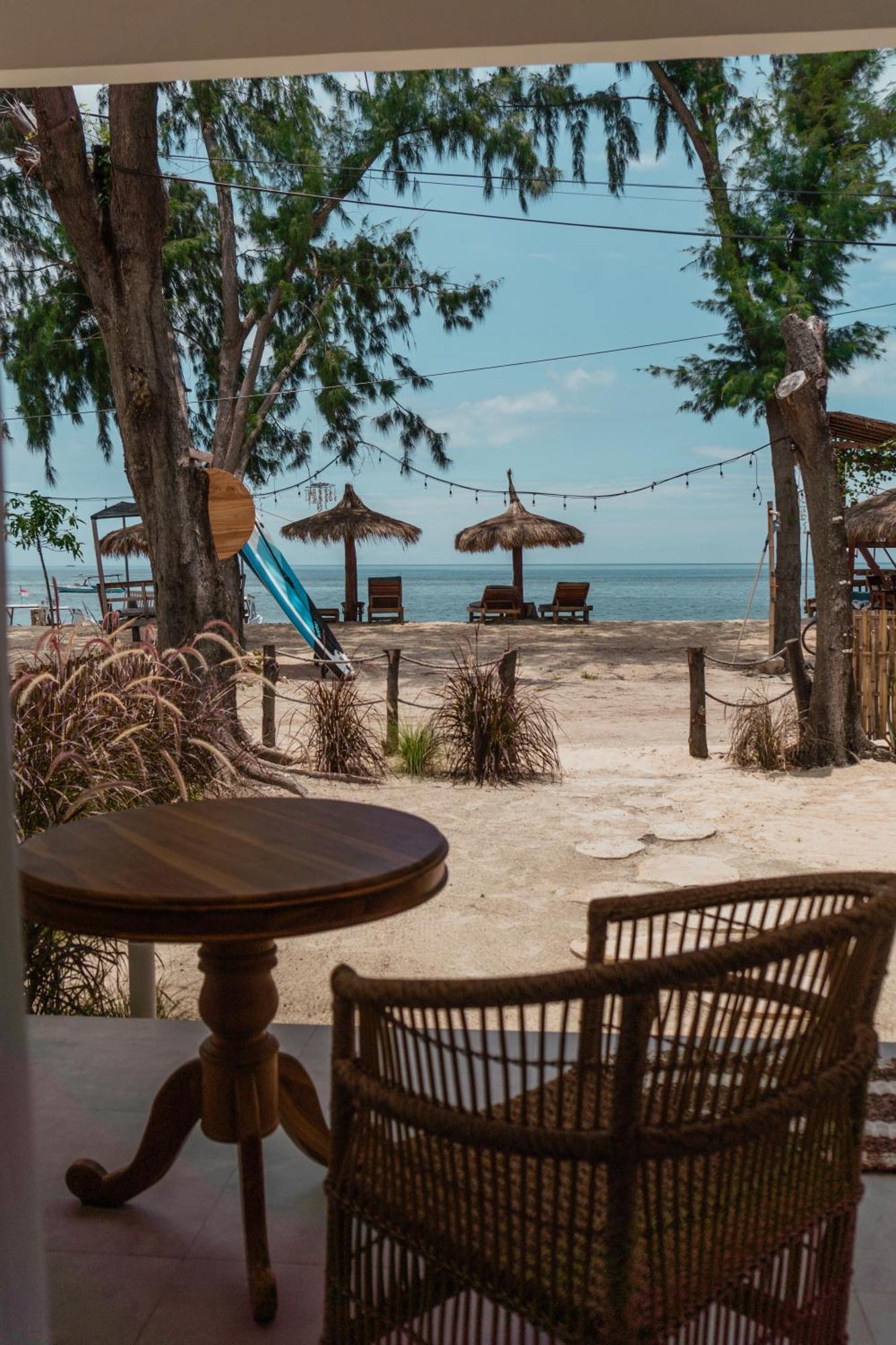 Sunscape Villa - Beachfront And Private Pool 吉利阿尔 外观 照片